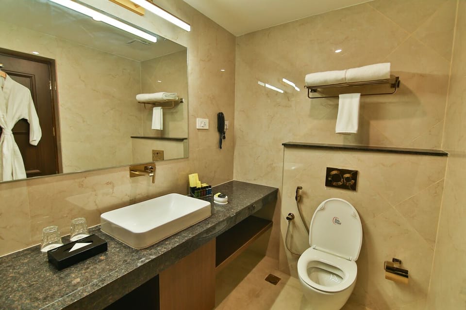 Shower, rainfall showerhead, free toiletries, hair dryer
