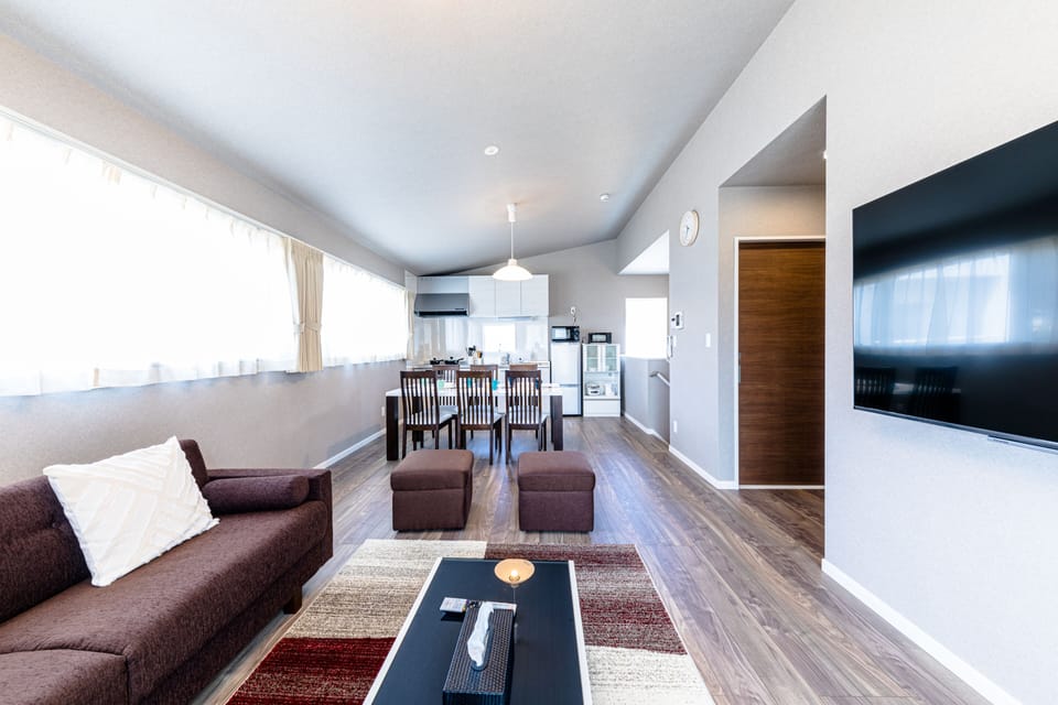 Private Vacation Home | Living room | Flat-screen TV, Netflix, streaming services