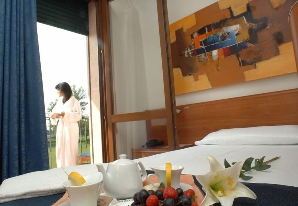 Double Room | In-room safe, desk, free WiFi