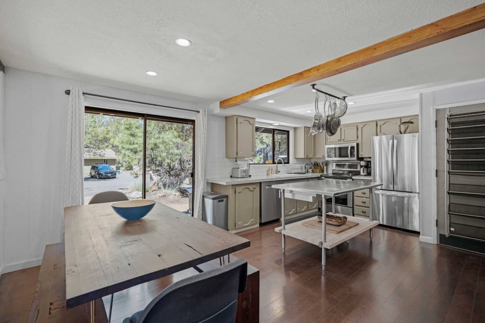 Cook a delicious meal in this fabulous kitchen.