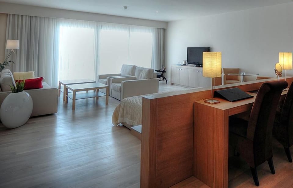 Minibar, in-room safe, desk, soundproofing