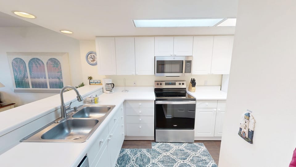 Condo, 2 Bedrooms | Private kitchen | Fridge, coffee/tea maker, toaster