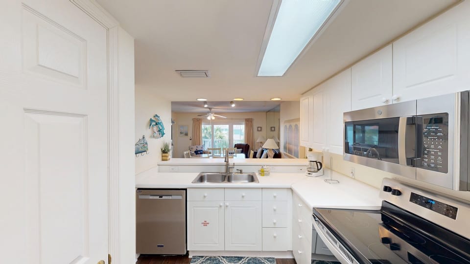 Condo, 2 Bedrooms | Private kitchen | Fridge, coffee/tea maker, toaster