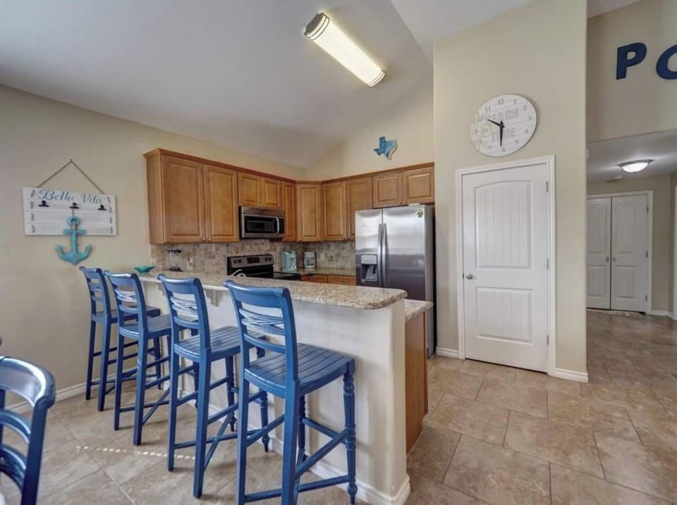 1st floor full kitchen.