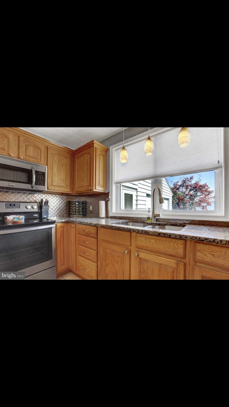 Double sink with garbage disposal 