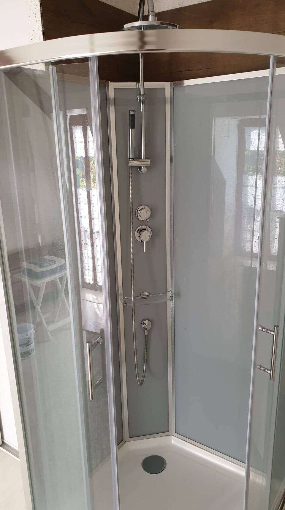 Double Room (Au Bord de mer) | Bathroom shower