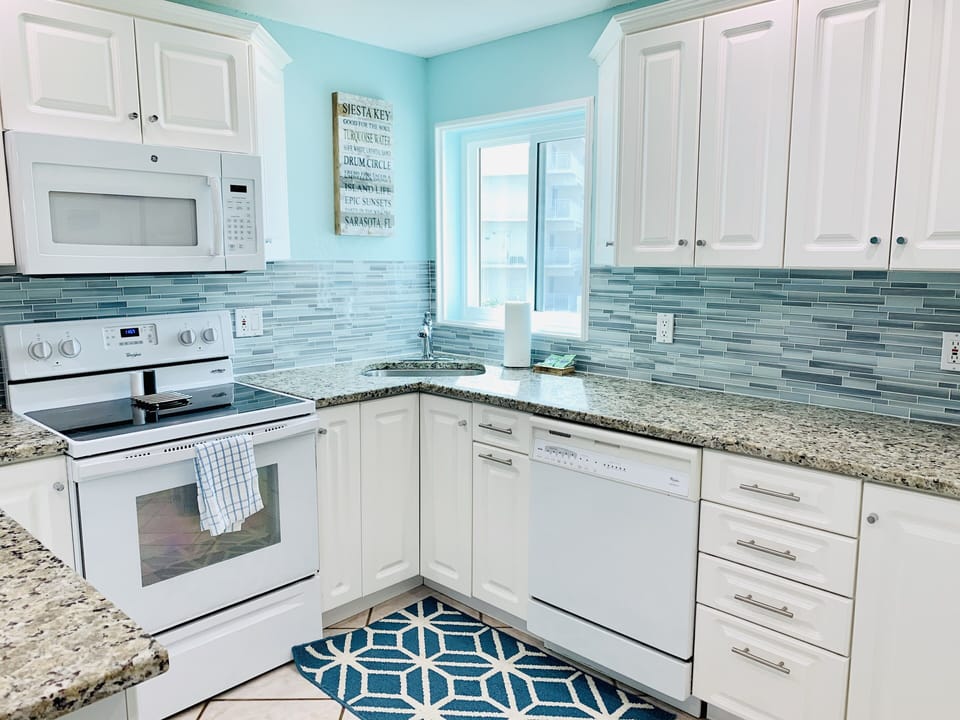 Fully stocked kitchen with all the essentials. 