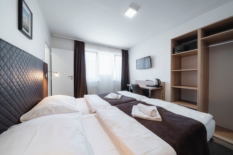 Double or Twin Room, 1 Bedroom, Balcony | Desk, free WiFi