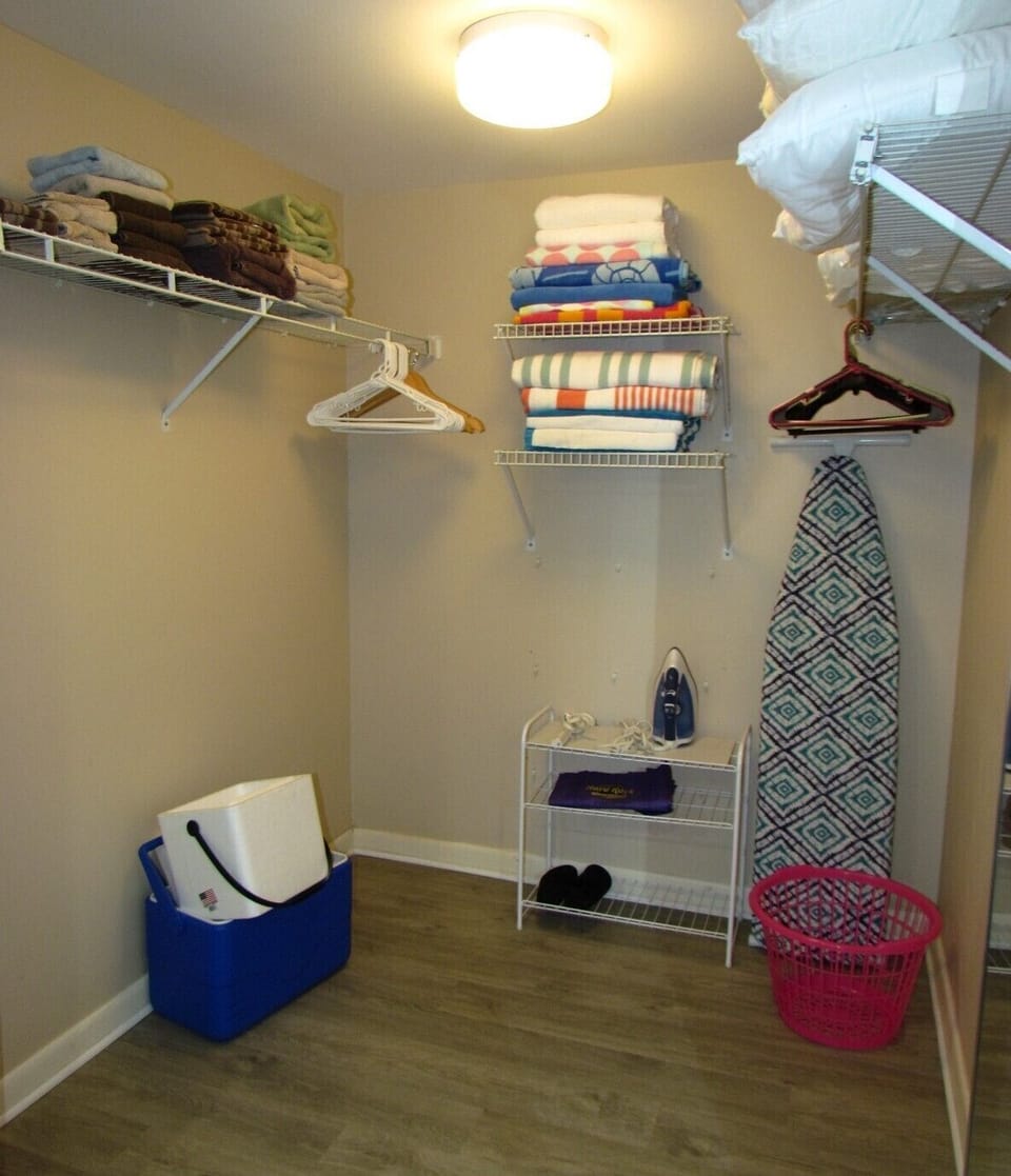 Master Bedroom Closet - Master Bedroom Walk in Closet