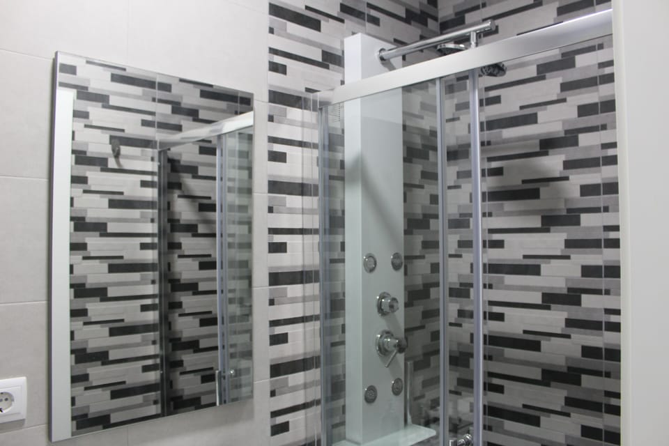 Room, 1 Bedroom | Bathroom | Towels