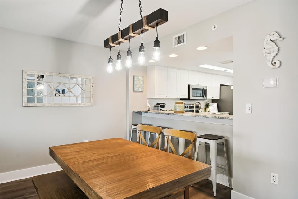 Condo, 2 Bedrooms | Dining