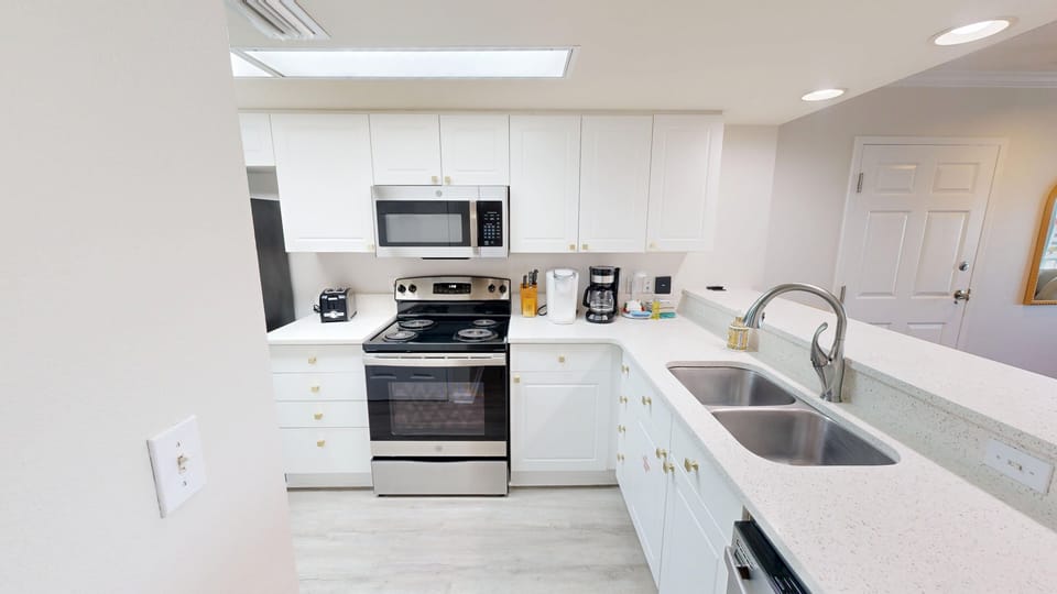 Condo, 3 Bedrooms | Private kitchen | Coffee/tea maker, fridge, dishwasher, toaster