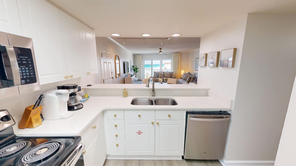 Condo, 3 Bedrooms | Private kitchen | Coffee/tea maker, fridge, dishwasher, toaster