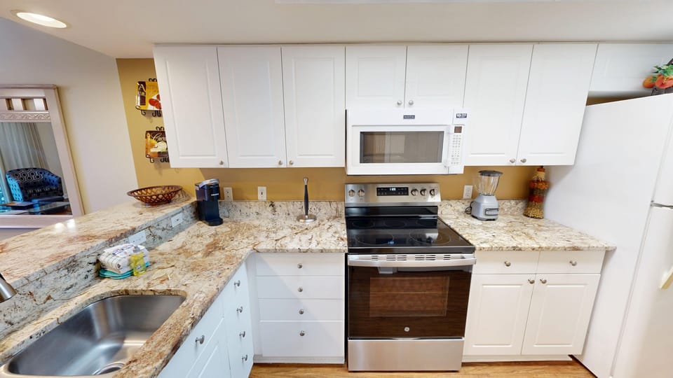 Condo, 2 Bedrooms | Private kitchen | Coffee/tea maker, fridge, toaster