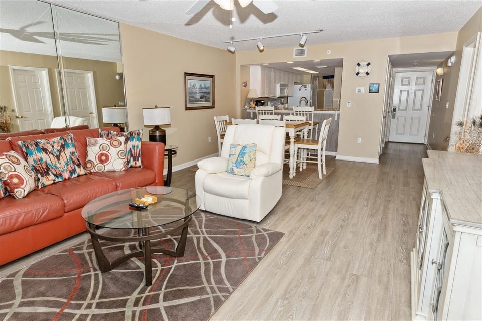 Condo, 2 Bedrooms | Living area