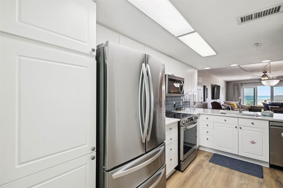 Condo, 3 Bedrooms | Private kitchen | Fridge, microwave, coffee/tea maker, toaster
