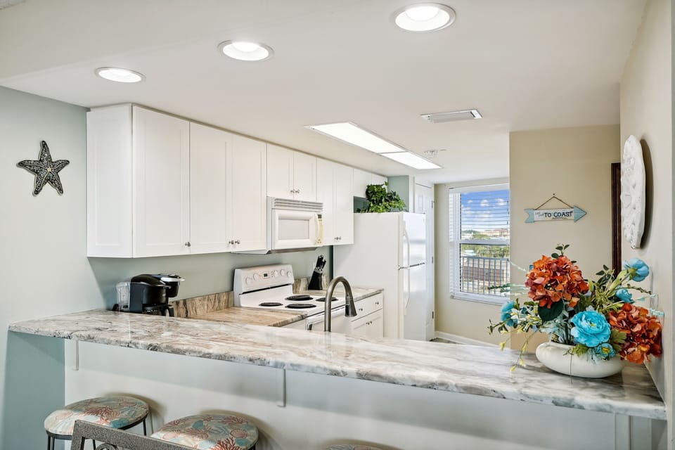 Condo, 2 Bedrooms | Private kitchen | Coffee/tea maker, fridge, toaster