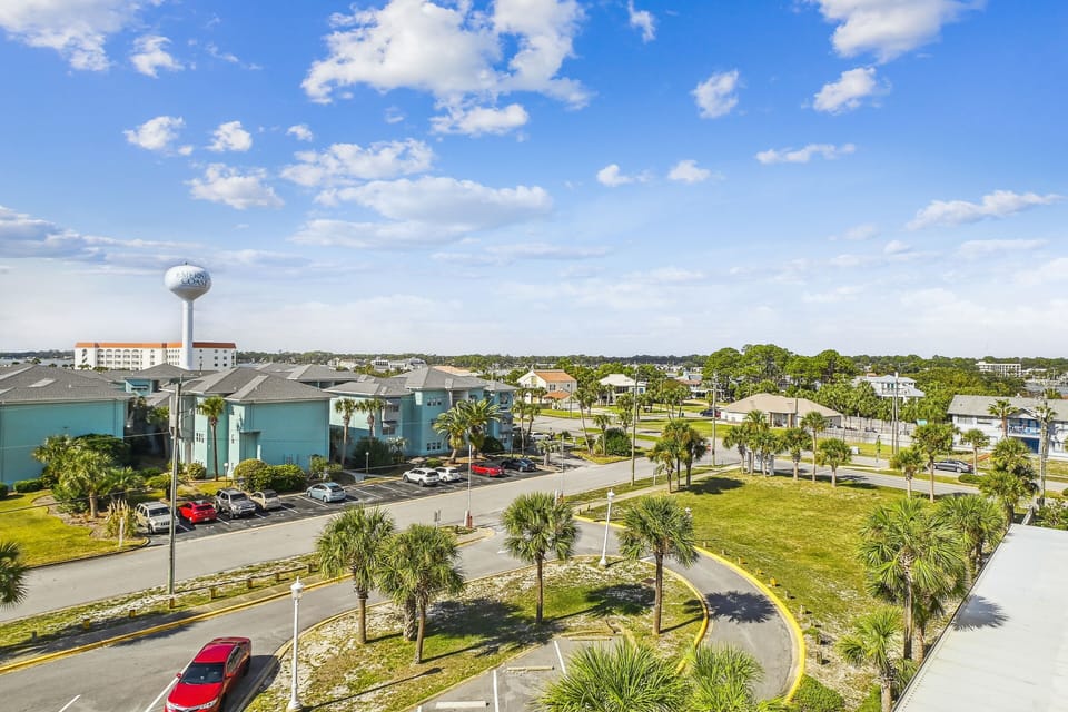 Condo, 2 Bedrooms | Parking