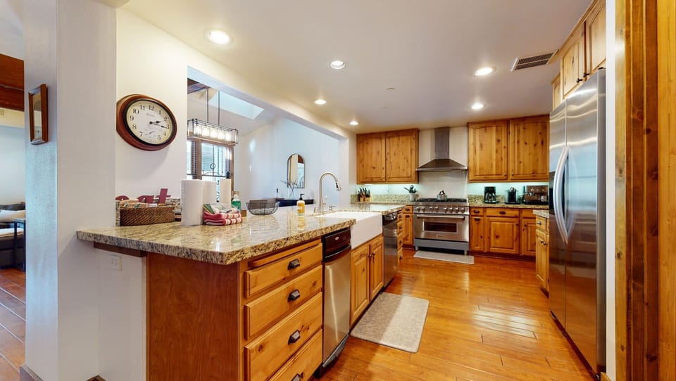 Townhome, 2 Bedrooms | Private kitchen | Fridge, oven, coffee/tea maker, toaster