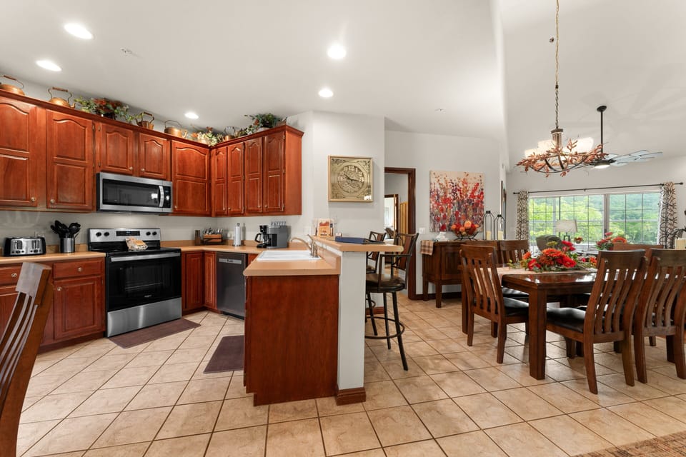 Condo, 2 Bedrooms | Private kitchen | Fridge, oven, coffee/tea maker, toaster