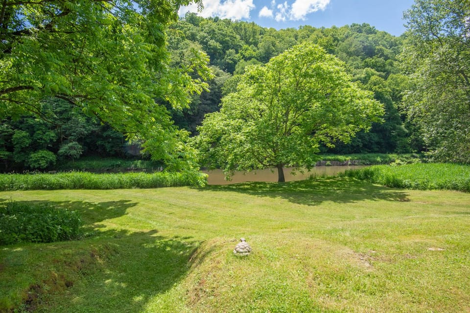 Easy access in and lout of the New River...
