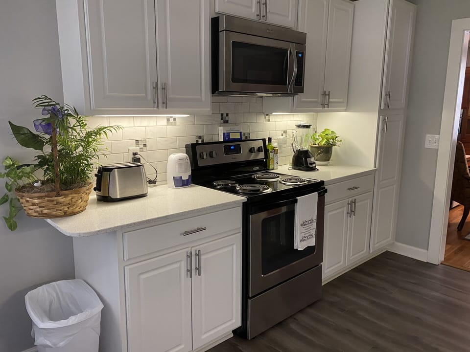 Kitchen with Microwave 