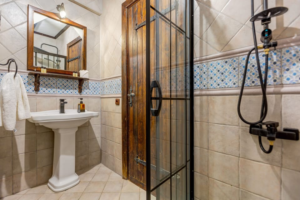 Triple Room, Sea View | Bathroom | Shower, free toiletries, hair dryer, soap