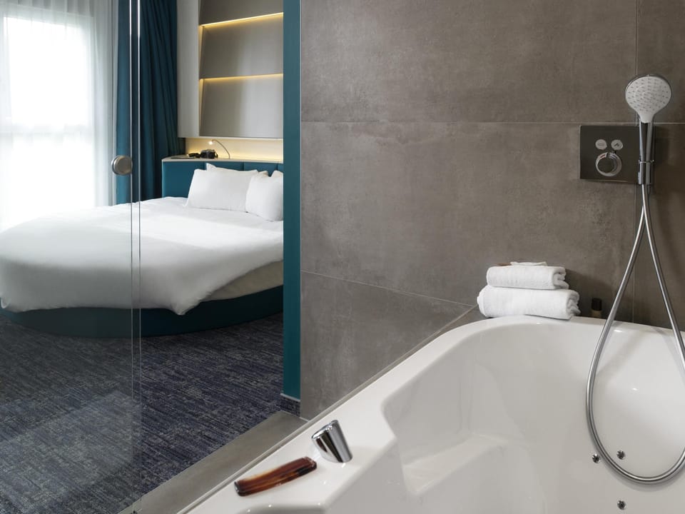 Pillowtop beds, desk, blackout drapes, soundproofing