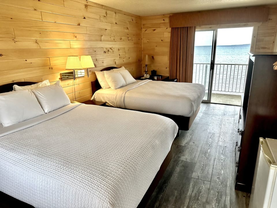 2 Queen Lakefront Bridgeview Room | Iron/ironing board, bed sheets, alarm clocks