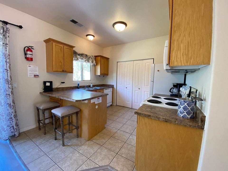 Kitchen with Breakfast Bar