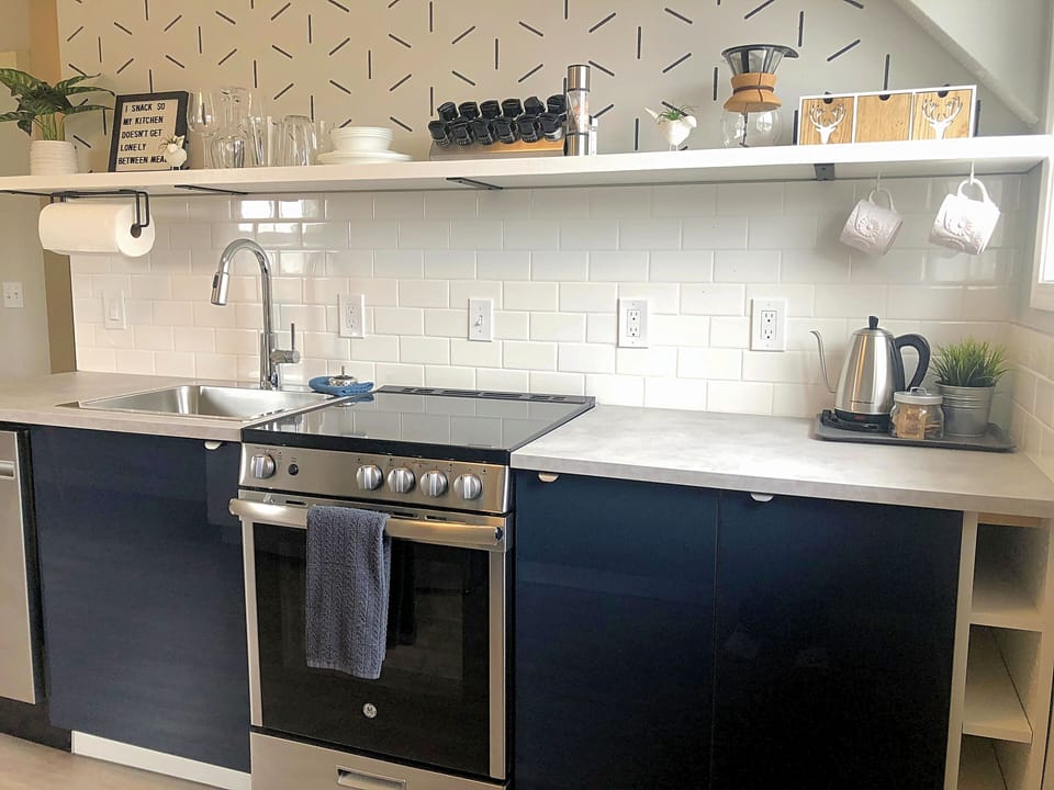 Newly renovated and fully stocked kitchen to enjoy a meal at home!