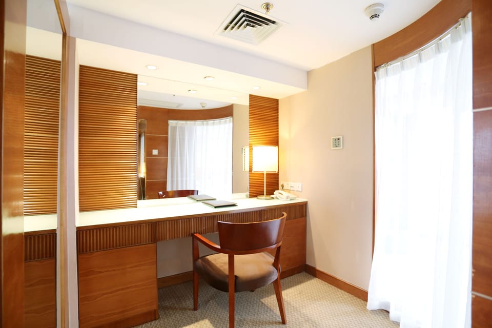 Premium bedding, pillowtop beds, minibar, in-room safe