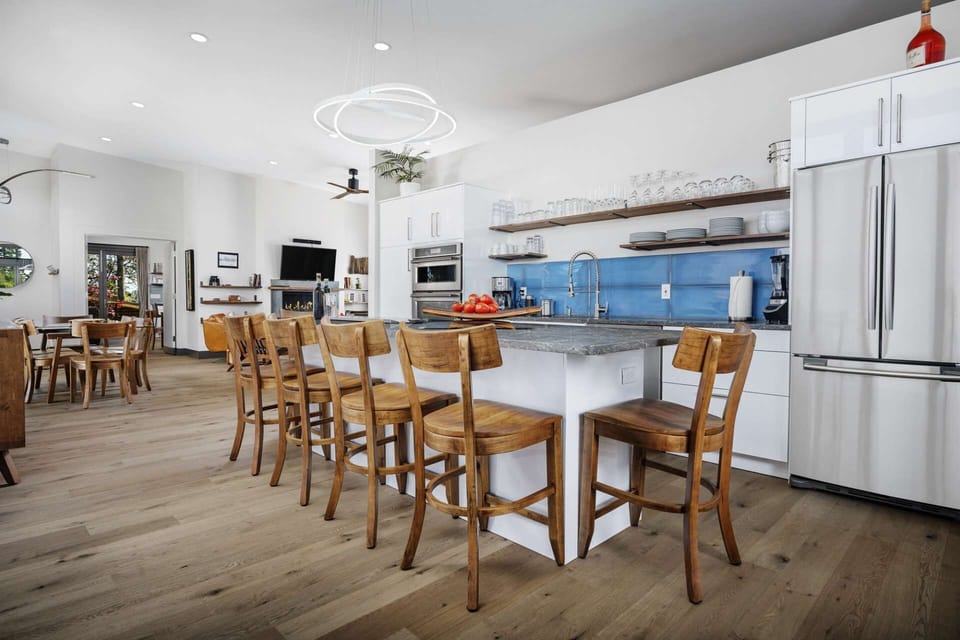 It is so well decorated, with the most comfortable living/dining spaces and furniture.  -Shannon