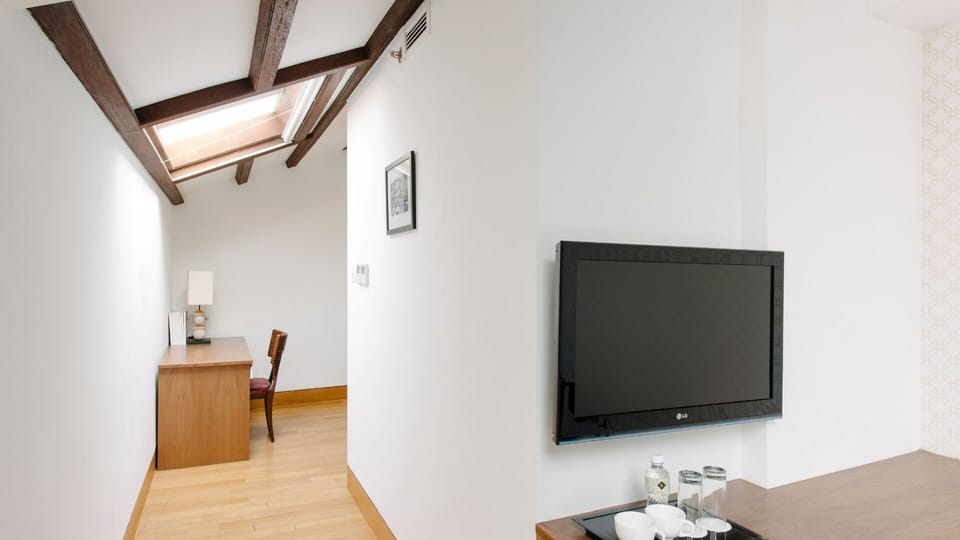 Deluxe Double Room, Non Smoking | Minibar, in-room safe, desk, blackout drapes