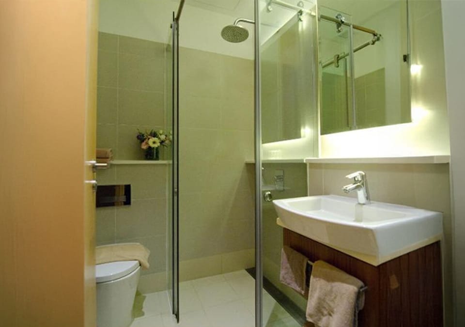 Standard Single Room | Bathroom | Shower, hair dryer, slippers, towels