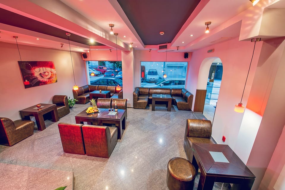 Daily continental breakfast (EUR 5.2 per person)