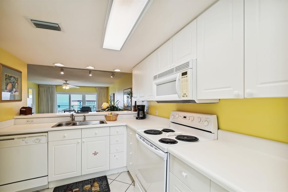 Condo, 2 Bedrooms | Private kitchen | Fridge, coffee/tea maker, toaster