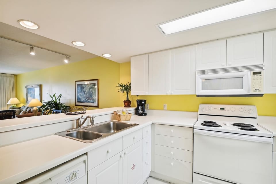 Condo, 2 Bedrooms | Private kitchen | Fridge, coffee/tea maker, toaster
