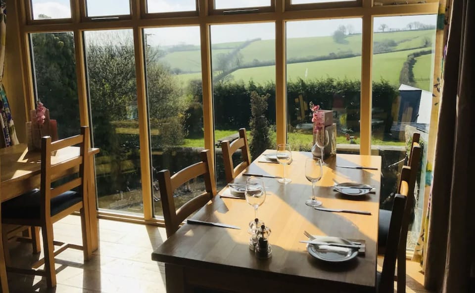 Daily English breakfast (GBP 8 per person)