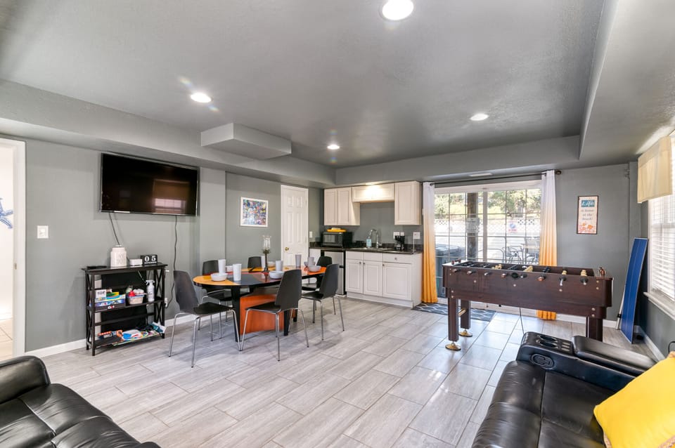 The game room (1st floor).