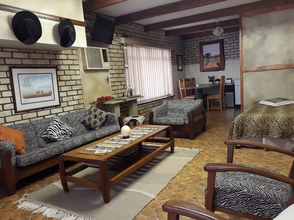 Family Suite, 2 Bedrooms (The Zebra) | Living area