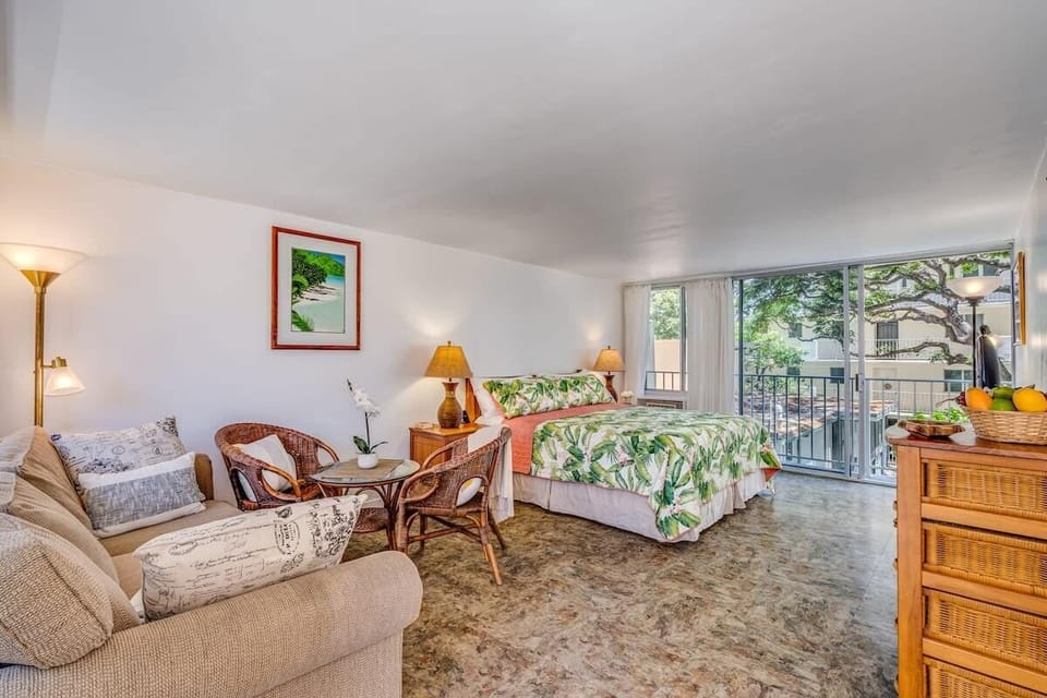 Fresh and inviting studio unit with natural light