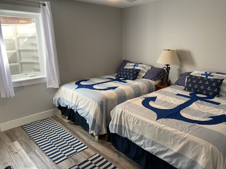 Bedroom 4 with 2 full size beds