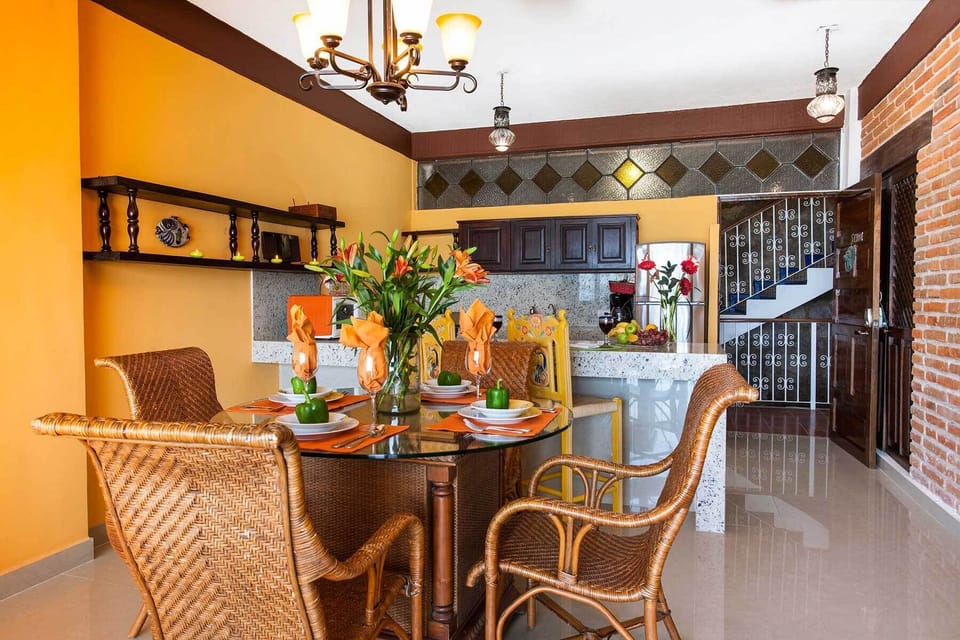 Dining/kitchen areas