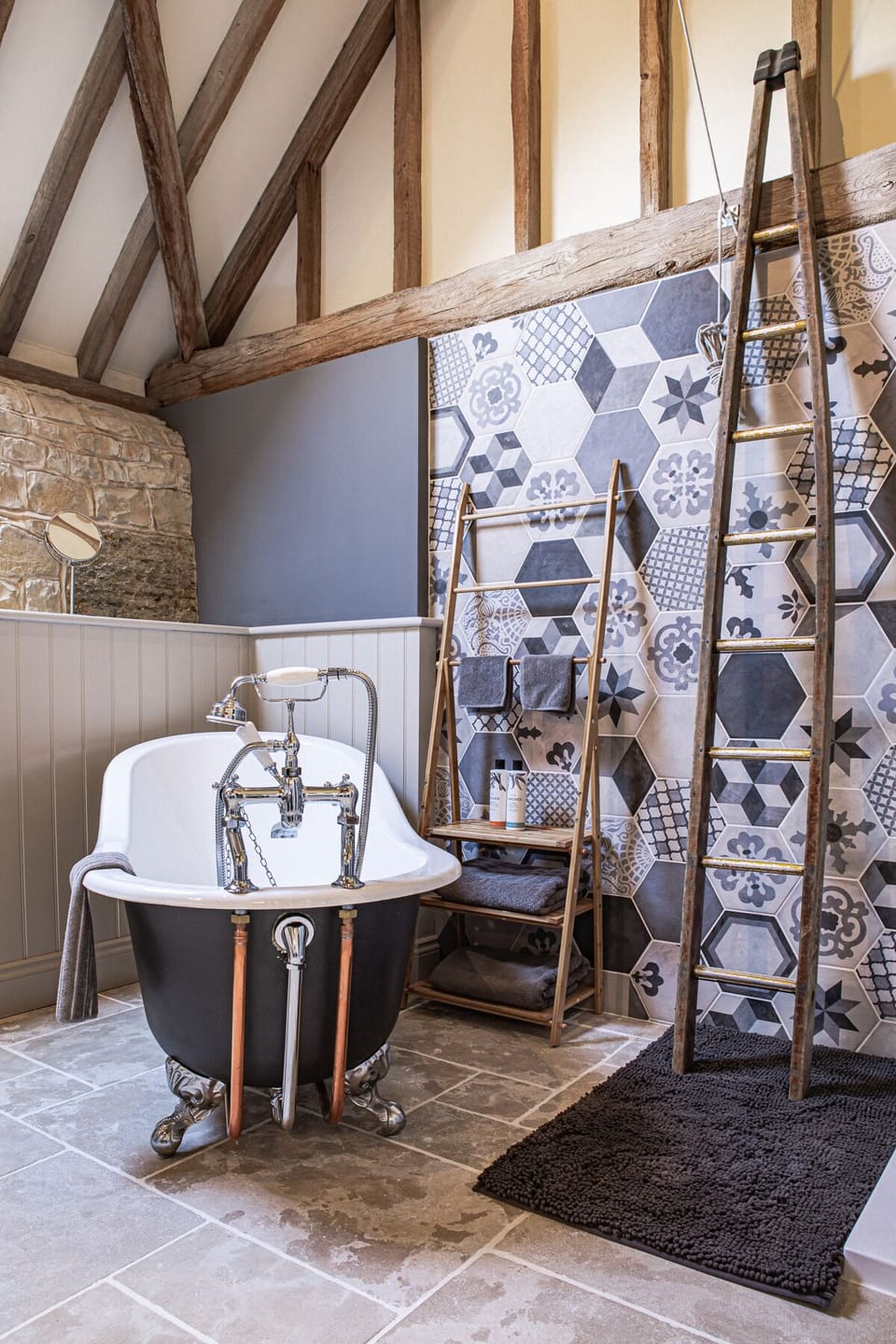 Snug Barn bedroom ensuite 