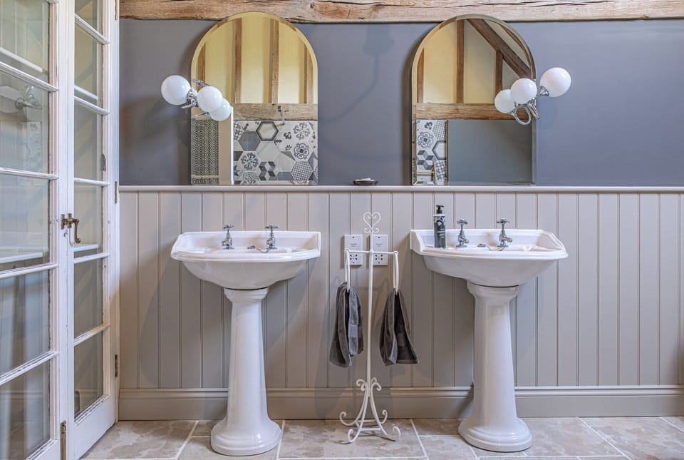 Snug Barn ensuite 