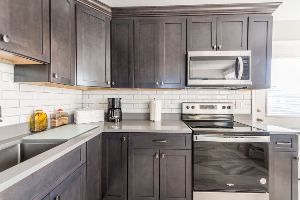 Quartz countertops with state of the art appliances