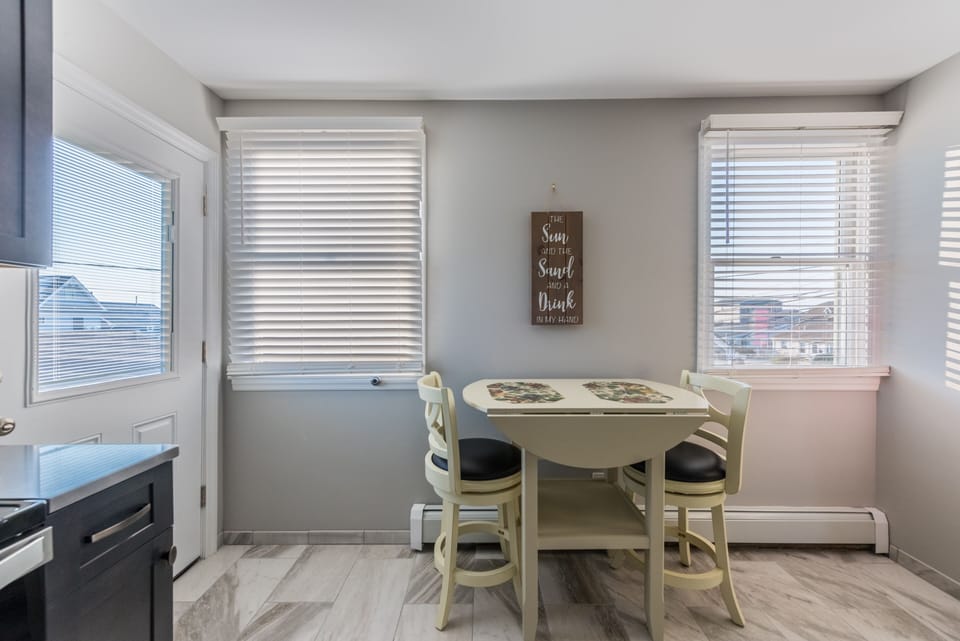 Breakfast nook seating in gourmet Kitchen