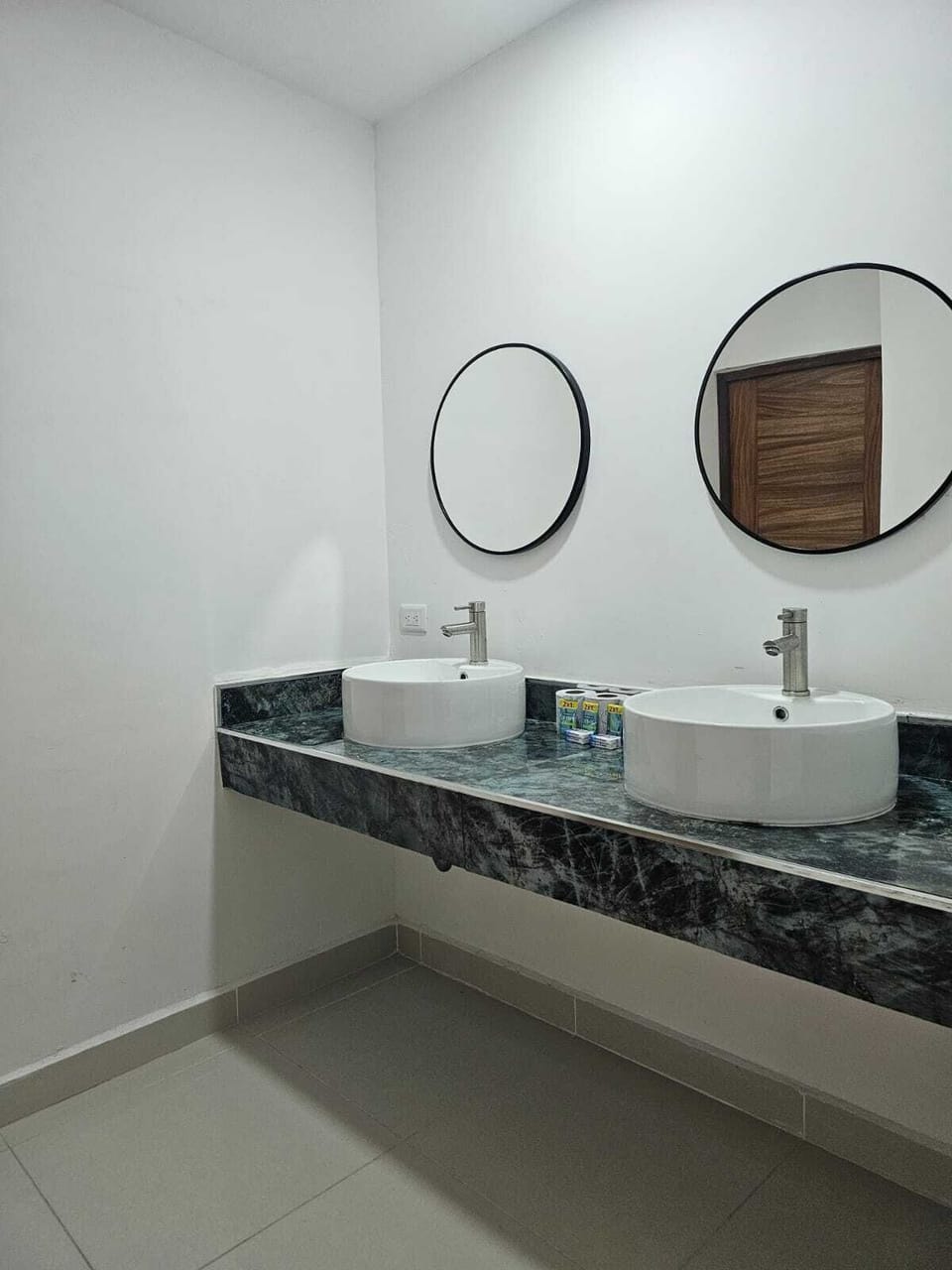Family Room | Bathroom | Shower, towels
