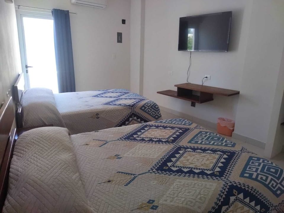 Basic Room | Desk, free WiFi, bed sheets